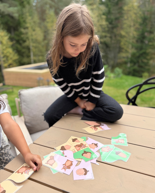 Muotoja Nöpö-oravan ja lasten kanssa