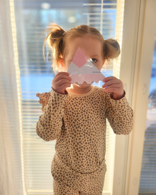 Rikkoutuneen postimerkin arvoitus 