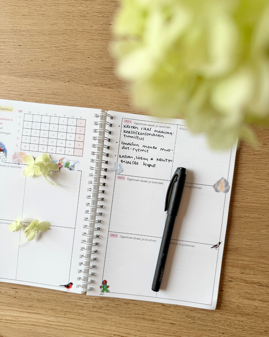 Ennakkomyynti: Varhaiskasvattajan kalenteri A5-koossa 2026-2027