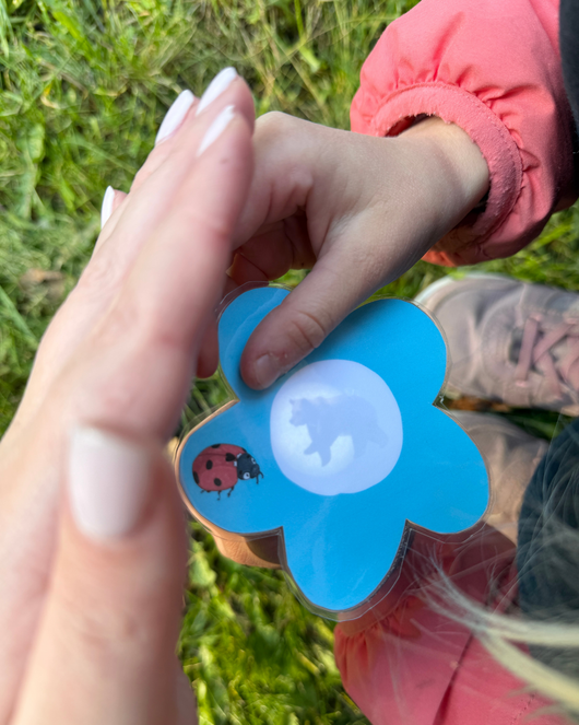 Mikä eläin haisteli kukkaa? 