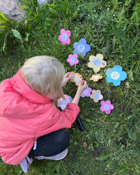 Mikä eläin haisteli kukkaa? 