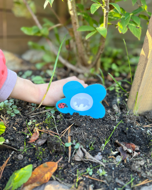 Mikä eläin haisteli kukkaa? 