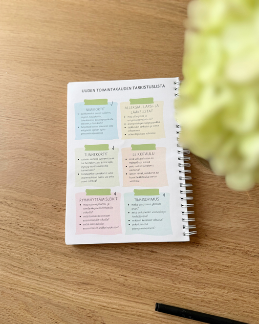 Ennakkomyynti: Varhaiskasvattajan kalenteri A4-koossa 2026-2027