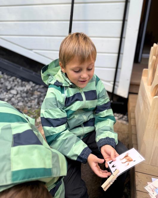 Hahmottamistehtäviä pyykkipojilla 