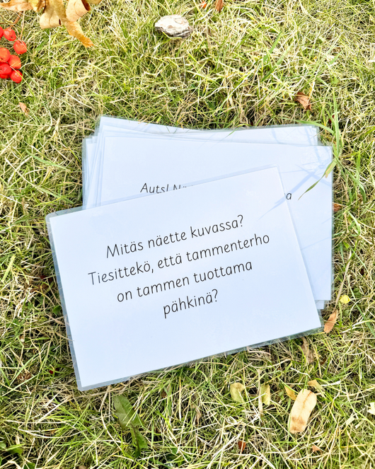 Syysvalokuvia kysymyksineen ja teksteineen