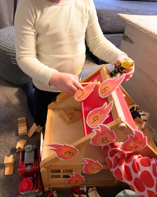 112-päivään ja hälytysajoneuvoihin liittyvä materiaali