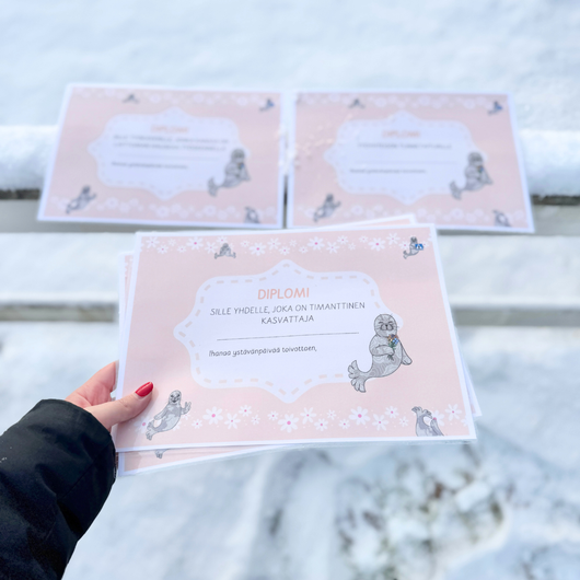Diplomit työkavereille - ilahduta ystävänpäivänä