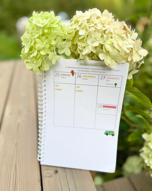 Ennakkomyynti: Varhaiskasvattajan kalenteri A4-koossa 2026-2027