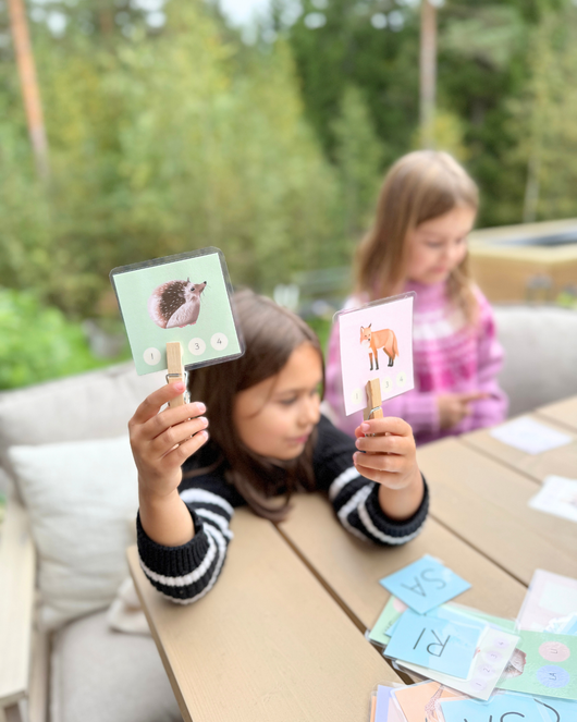 Tavumateriaali eläinten kanssa