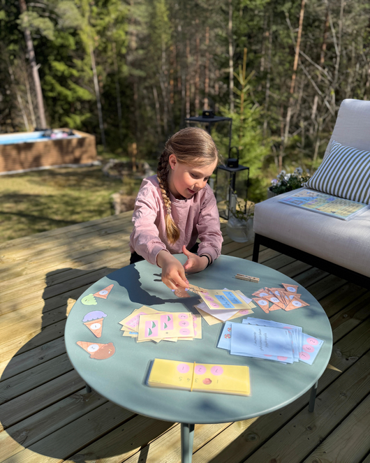 Kesämatikkaa pyykkipojilla