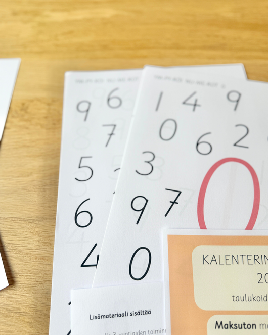 Ennakkomyynti: A5-Varhaiskasvatuksen kalenteri 27-28: EI VIIVOJA (!!)