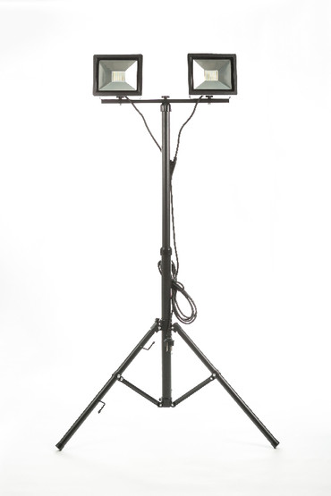 LED Energie Slim valonheitin 2x30W tripod jalustalla