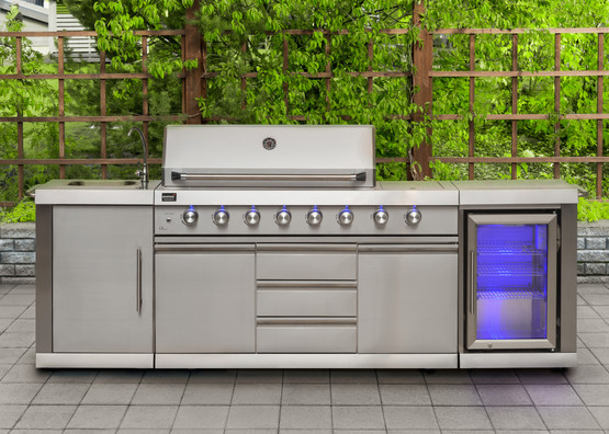 Mustang Kaasugrilli Ametist 6+2 kesäkeittiö jääkaapilla