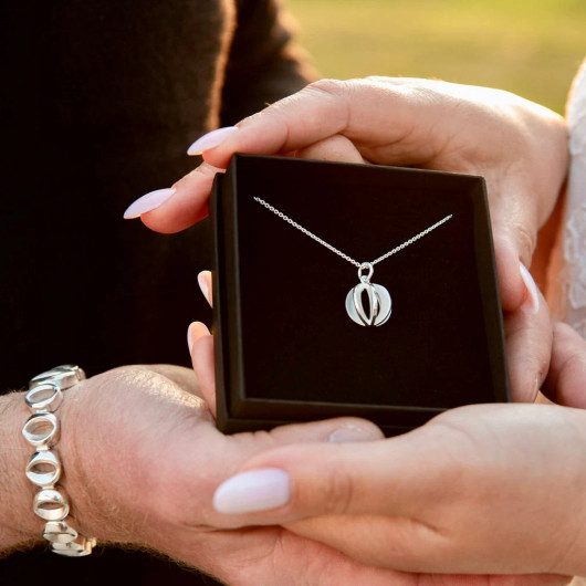 Hiljaisuus - pieni hopeariipus SASSIDesign