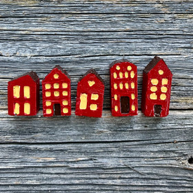 Minitalo betonista (punainen, kiinnityspiikeillä)