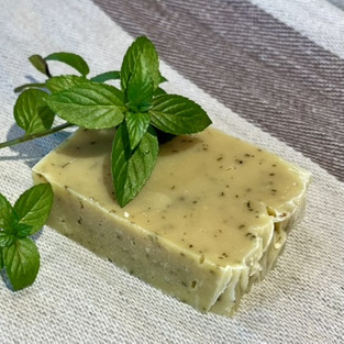 Pesisinkö hiukset palasaippualla?