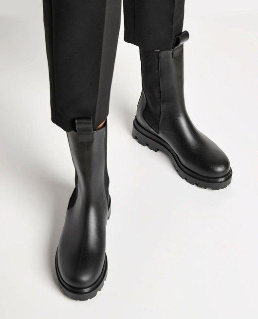 Flattered, Lia Leather Black