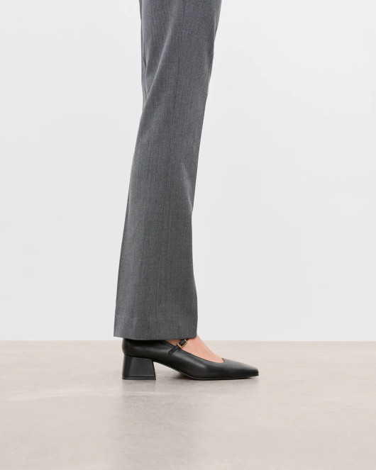 Flattered, Evan Heels Black