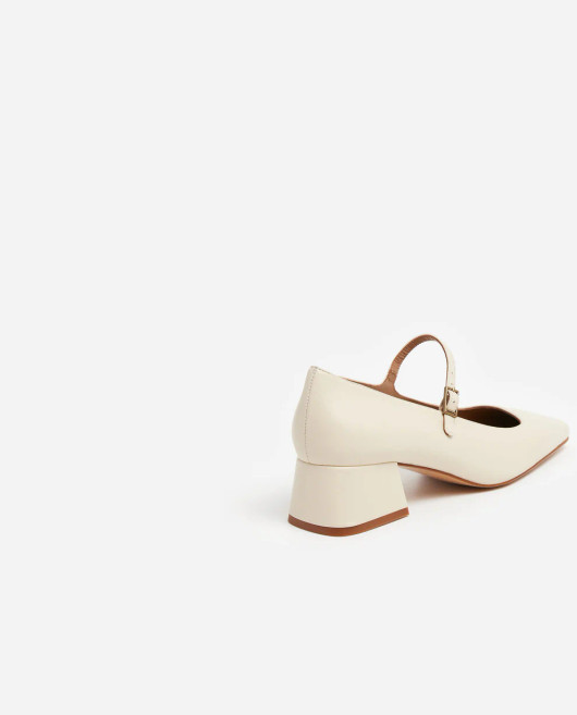 Flattered, Evan Vanilla Heel