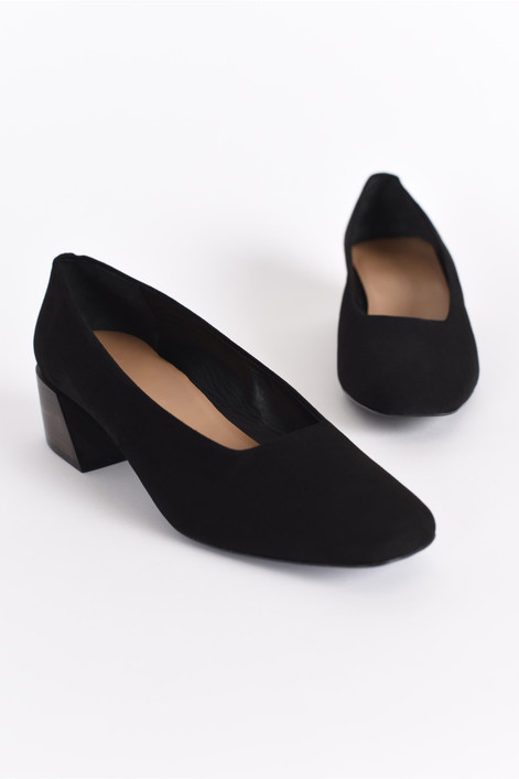 Flattered, Billie Black Suede