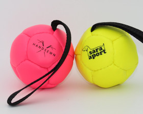 Nahkapallo koiralle lenkillä Kora 4 