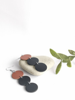 Elina-korvakorut, konjakki-musta-musta