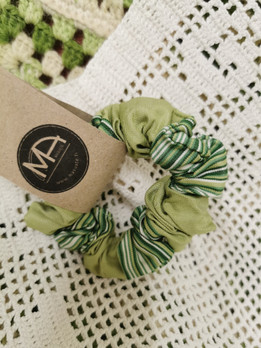 Scrunchie, vihreä Raita