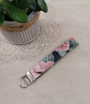 Wristlet avaimenperä, Pioni