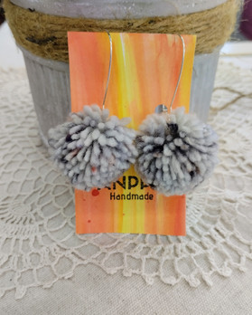 Tupsukorvakorut, Harmaa