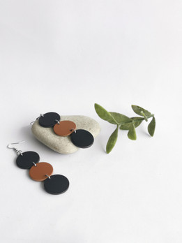 Elina-korvakorut, musta-konjakki-musta