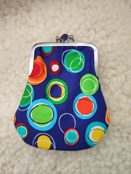 Kukkaro tuplalukolla, pylpyrät