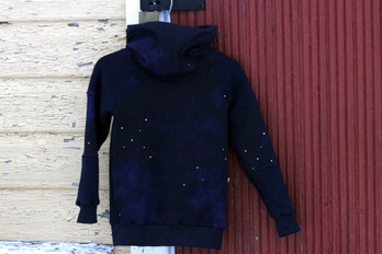 Pohjolan taivas -collegepaita