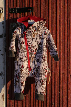 Ruusunmarja -jumpsuit, 62