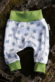 Karhunvataukka -baggyt, useita kokoja