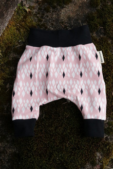 Vaaleanpunainen salmiakki -baggyt, 56