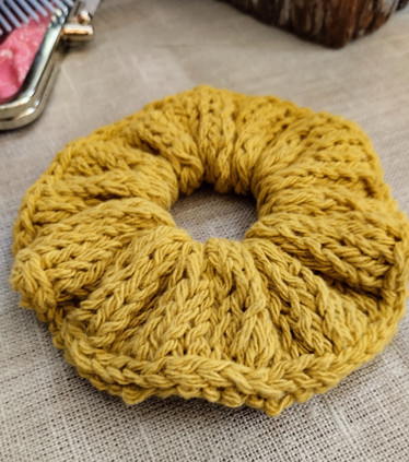 Neulottu Scrunchie, kierrätyspuuvilla