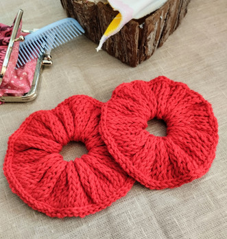Neulottu Scrunchie punainen