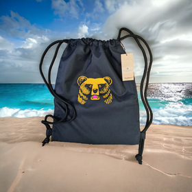 Musta Karhureppu moneen menoon. Valmistettu neljästä muovipullosta