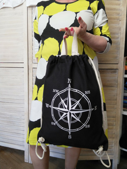 Merellinen narureppu moneen käyttöön. Heitä selkään tai kanna kädessä.