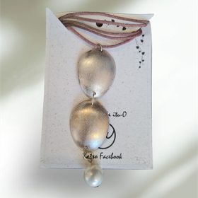 Sormuksia, sormuksia.