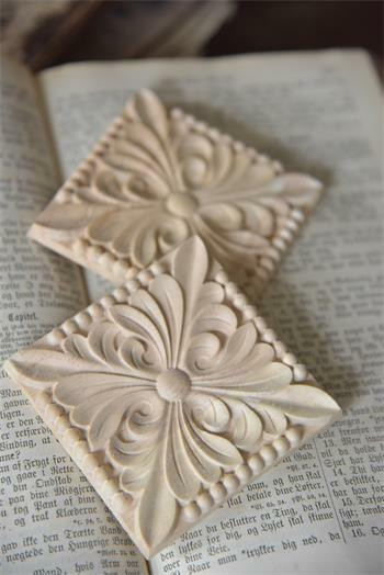 Wooden ornament - 8 x 8 cm 