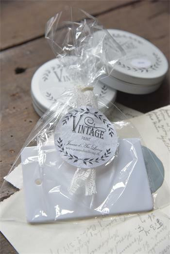 Vintage Paint- Muovinen lasta 