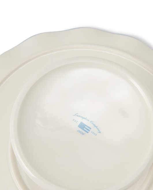 Wavy jalallinen kakkuvati, Lexington