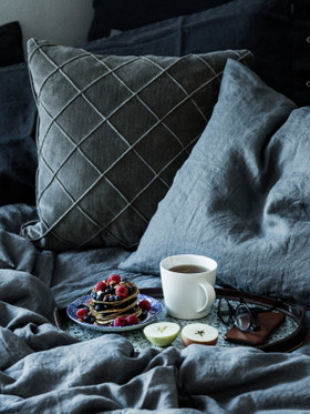 Samettinen sisustustyyny tumma harmaa 47 x47 