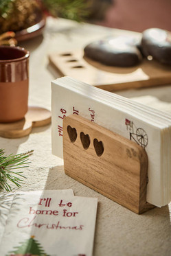 Lautasliinateline akaasia puuta sydänkuvioilla Ib Laursen