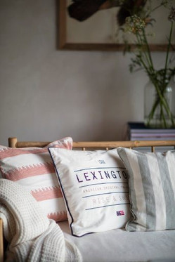 Raidallinen kirjailtu tyynynpäällinen 50x50cm vaaleanpunainen/valkoinen