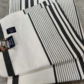 Raidallinen pöytäliina 150x250cm