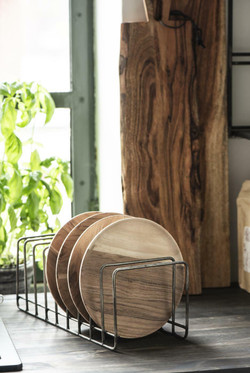 Metallinen lautasteline yhdeksälle lautaselle