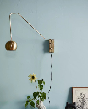 Athene kullansävyinen seinävalaisin Nordal