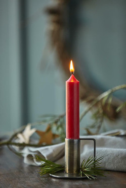 Lyhyt kruunukynttilä /kattauskynttilä punainen Ø:2.2 x 11 cm.